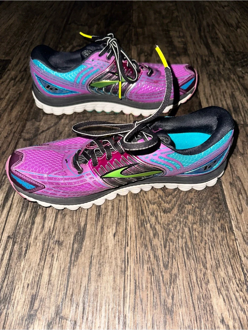 Brooks comfortable women